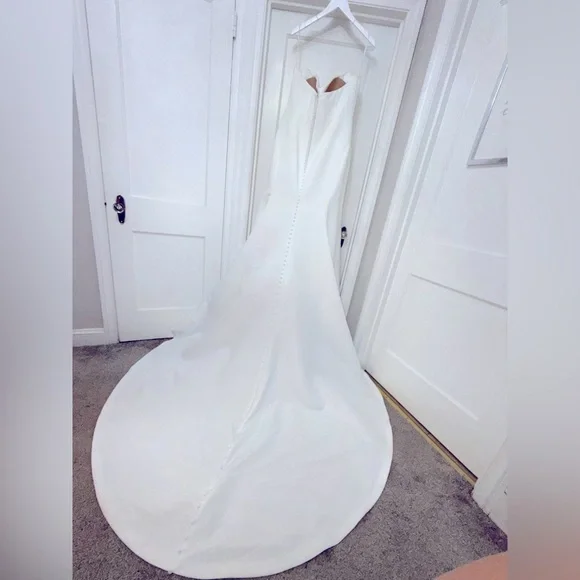 Wedding Gown: Maggie Sottero, Annika, Hollywood Glam - Picture 3 of 7